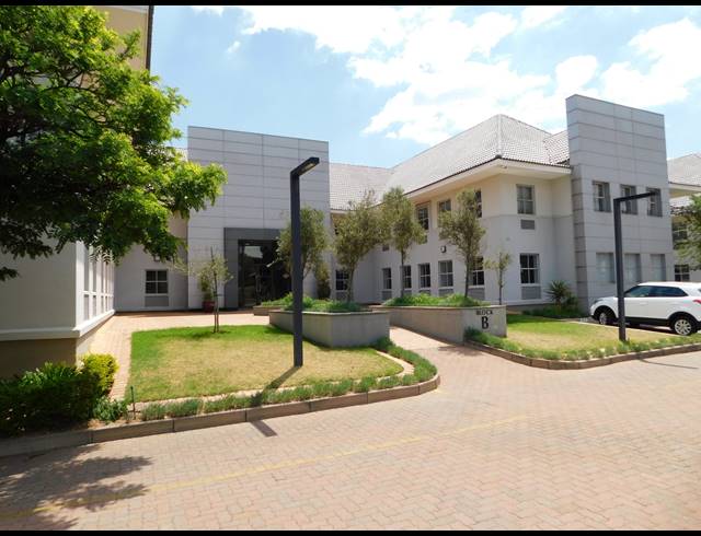 130M² OFFICE TO LET IN HYDE PARK